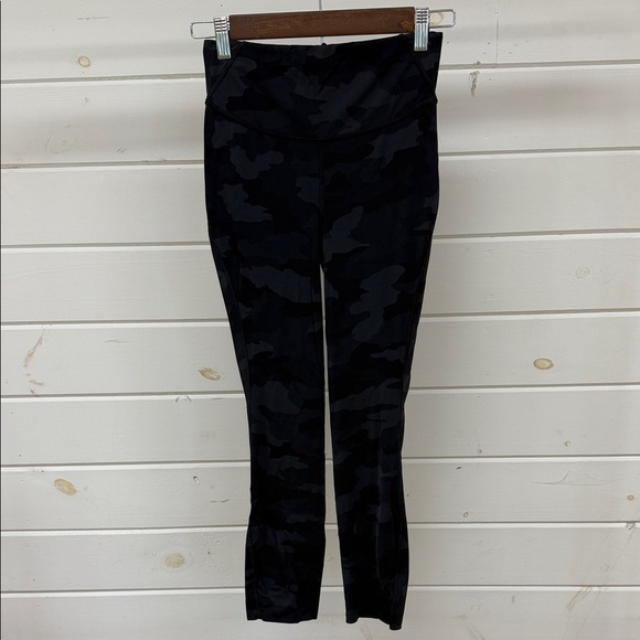 Lululemon Base Pace High-Rise Crop 23" Heritage 365 Camo Deep Coal Multi Size 4 - Picture 4 of 10